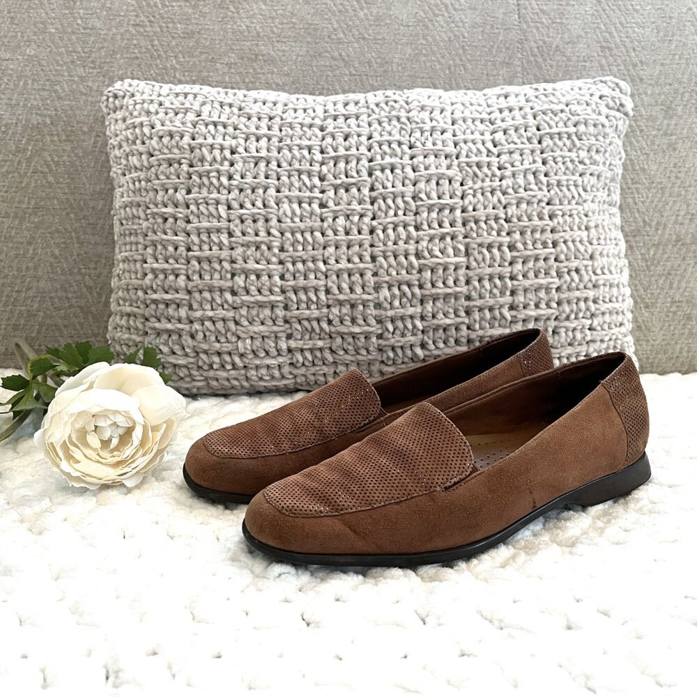 Trotters Jess Suede Loafers (Tan) 7